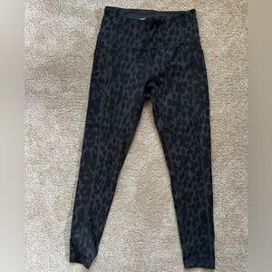VS black grey leopard print pocket leggings size 4
